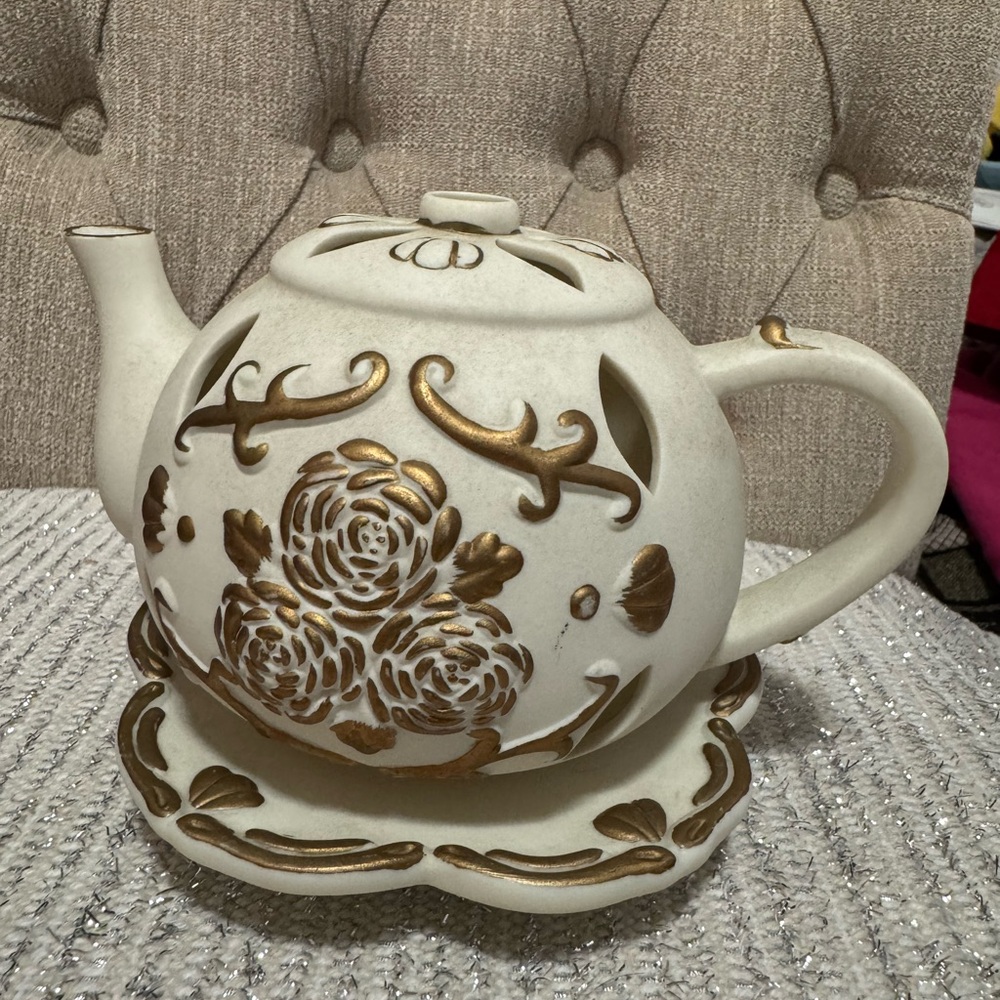 Partylite P7301 Tea Time Teapot Tealight Candle Holder Cream Gold Bisque Ceramic